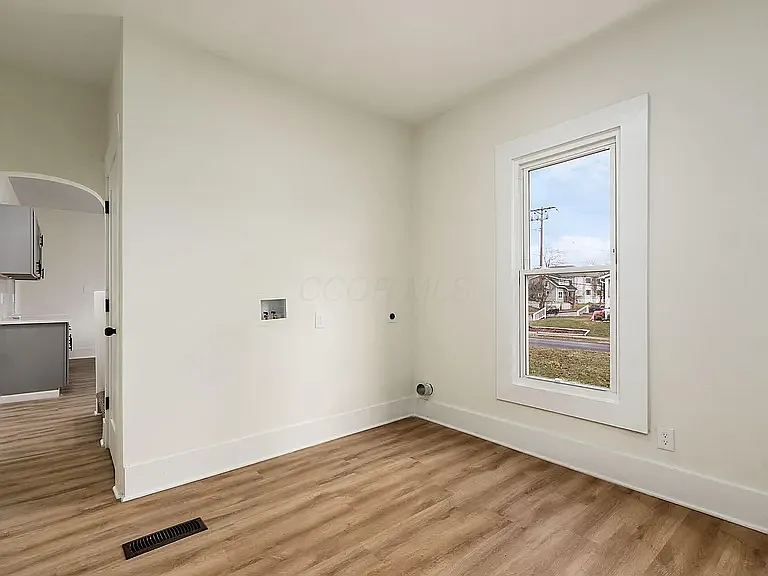 1165 E Whittier St — Photo 8