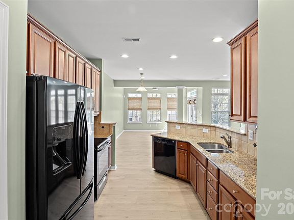 5th image of 9548 Birkwood Ct
