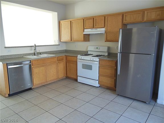 5th image of 7571 Redwood Point St