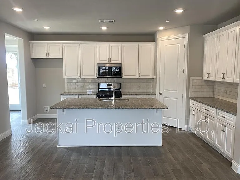 801 Ponds Edge Ln — Photo 7