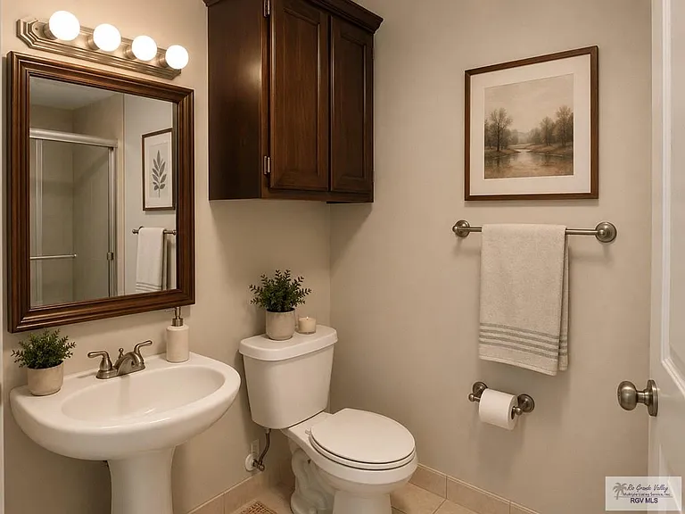 521 Tyler Ave — Photo 7