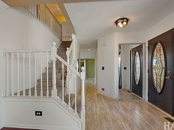 4th image of 2952 Deerpath Ln
