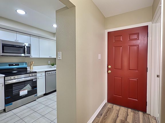 3rd image of 4014 High Ridge Cir