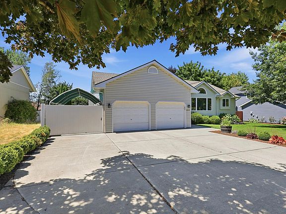 3rd image of 5910 S Julia Ct