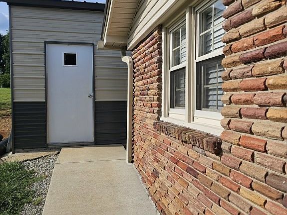 3rd image of 907 Hassell Dr