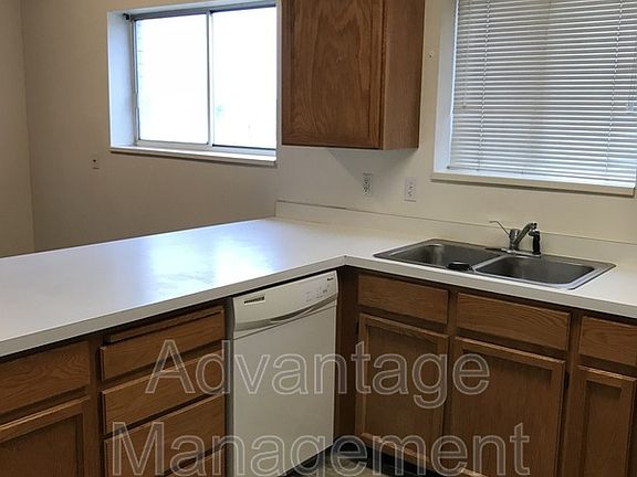 5th image of 627 N 1570 W