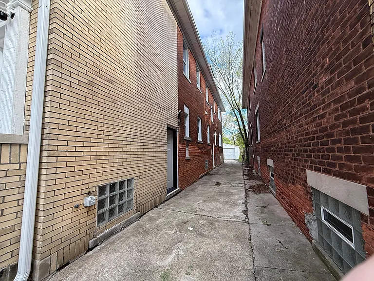 2509 Gladstone St #2 — Photo 19