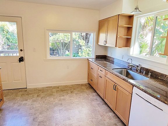 4th image of 2911-13-15 Fulton St #2915B
