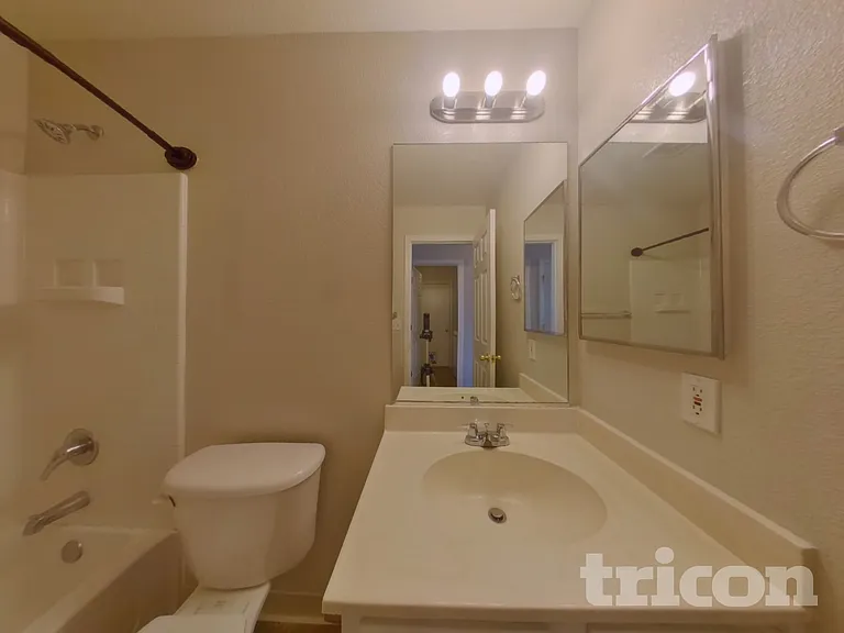 17662 Clear Springs Ct — Photo 11