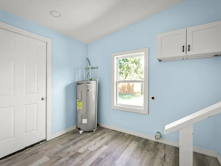 260 Vernis Ave — Photo 8
