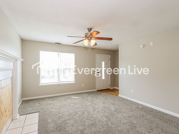 3rd image of 141 Hammond Place Cir