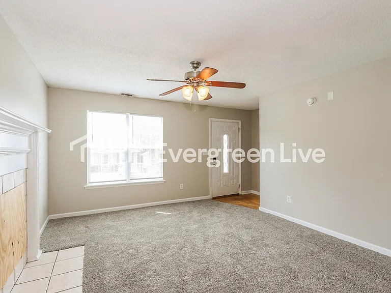 141 Hammond Place Cir — Photo 3