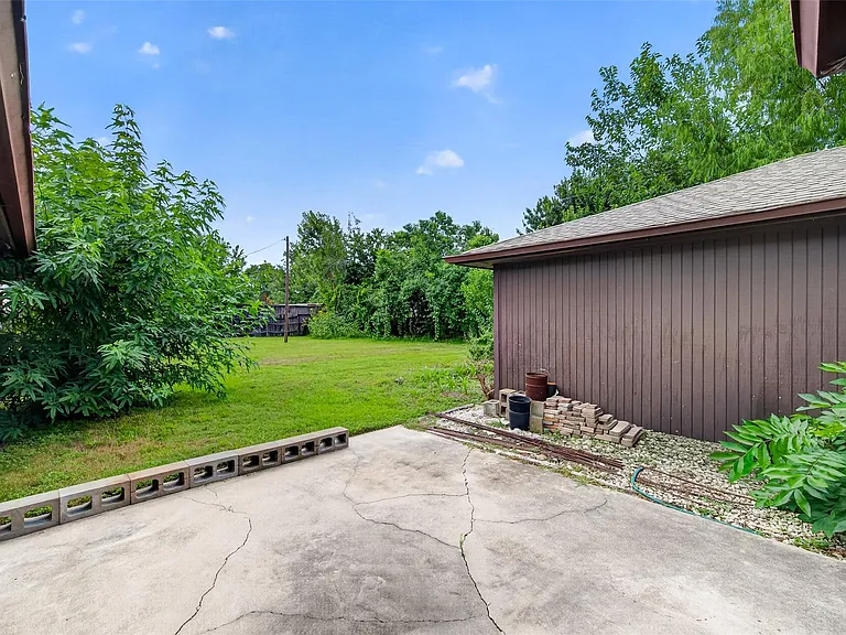 13615 Lynnwood Ln — Photo 32