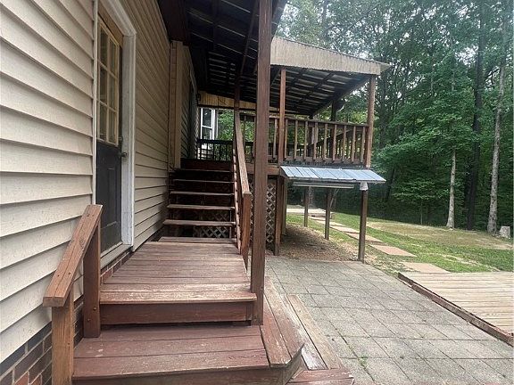 4th image of 3021 Sand Hills Dr