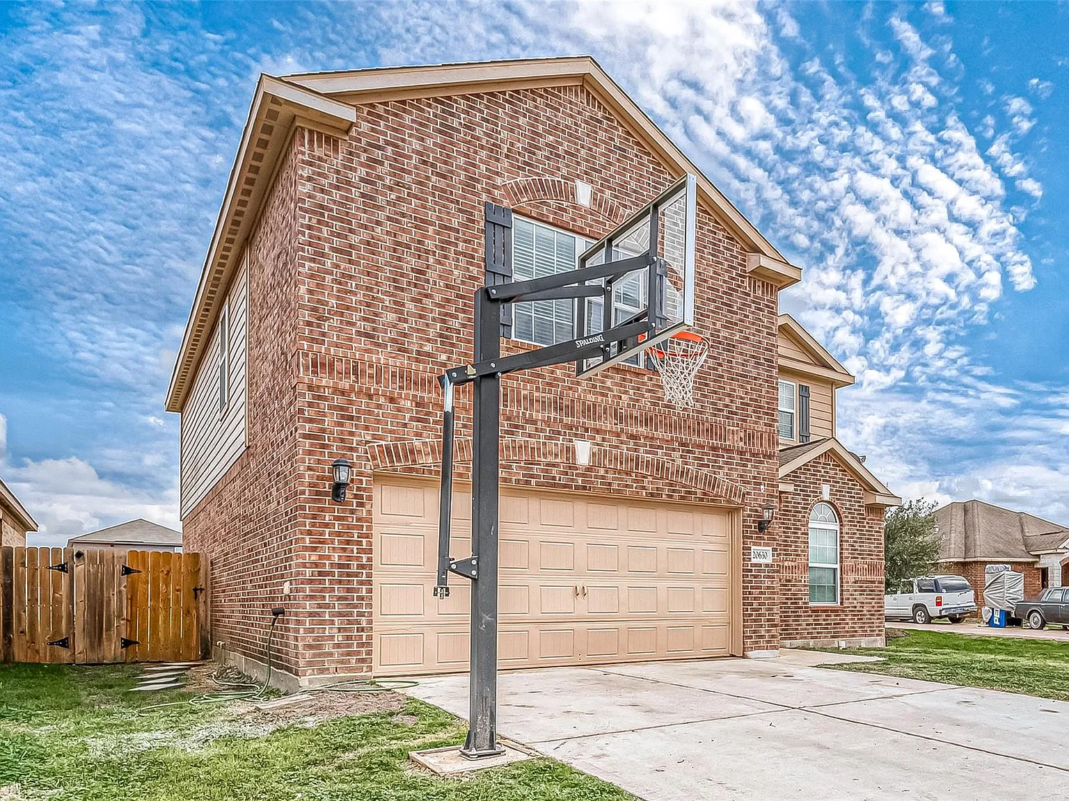 5 bed, 2.5 bath, 2677 sqft, $2,395 — Photo 2