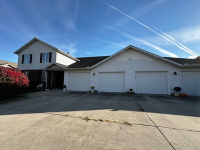 26 Colonial Dr APT 3, Clinton, IL, 61727