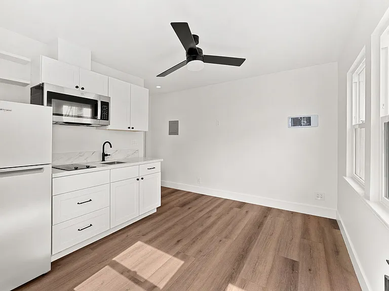 749-749.5 York Ct #7495 YORK COURT — Photo 3