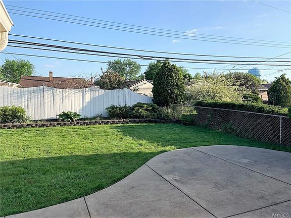 4th image of 531 Moore Ave