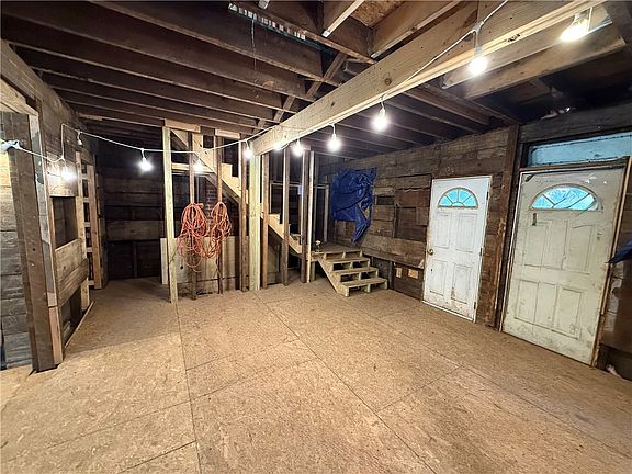 5th image of 418 Ambridge Ave