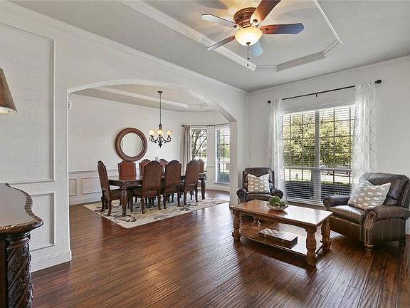 FROM THE MOMENT YOU ENTER YOU'LL FEEL THE WIDE OPEN SPACES AND AN ABUNDANCE OF NATURAL LIGHT!