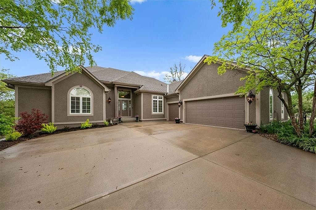 9617 Deer Run St, Lenexa, KS 66220 | Zillow