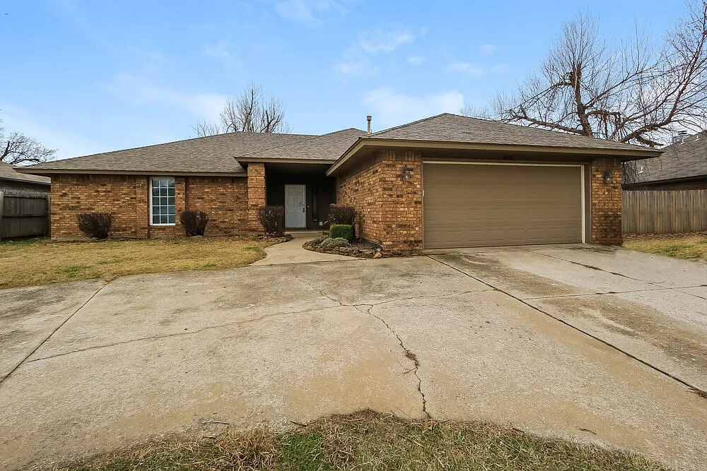3 bed, 2.0 bath, 1635 sqft, $1,620 — Photo 3