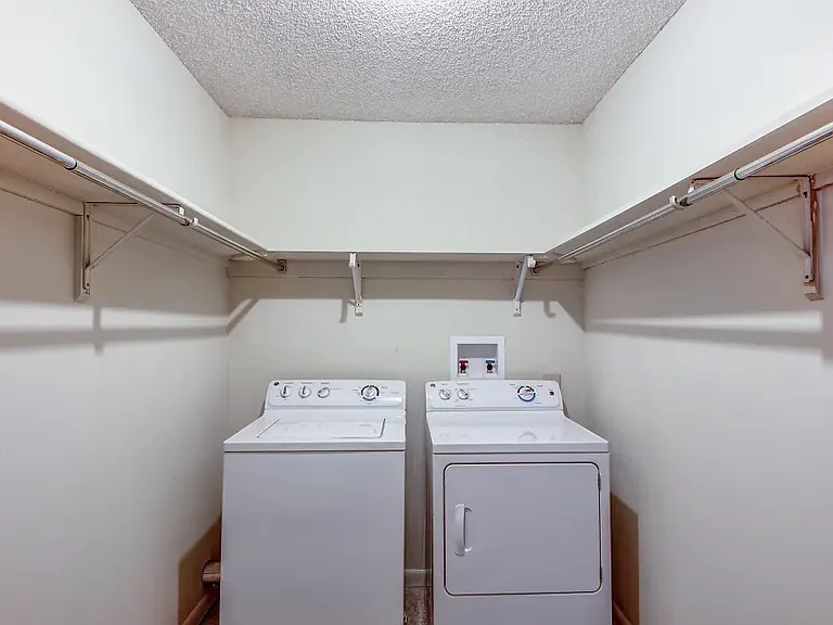 The Dunes Apartments — Photo 8