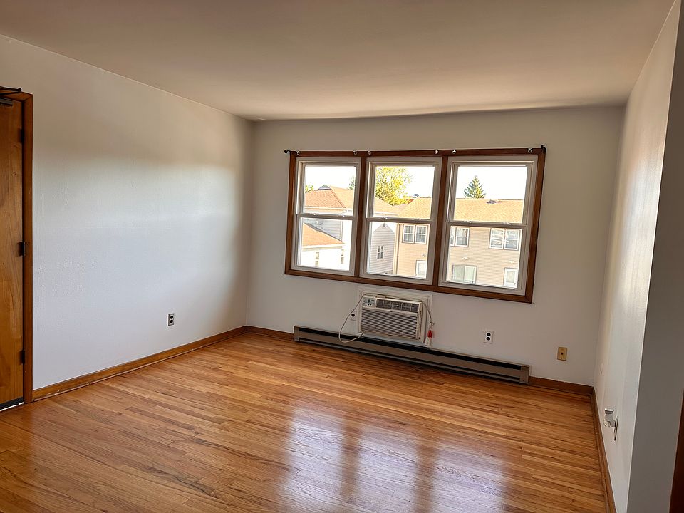 1st image of 333 Green Ave #6