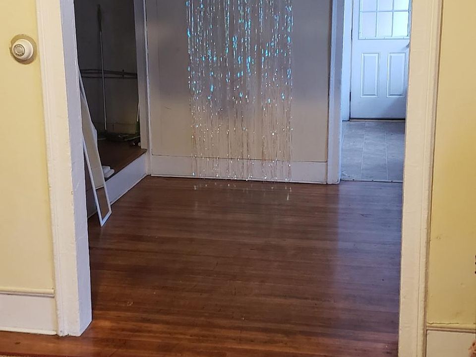 2nd image of 10 Columbia St #10