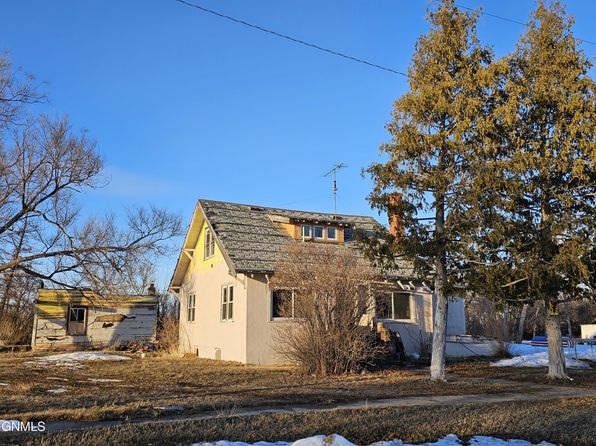 202 Jetson St, Zahl, ND 58845