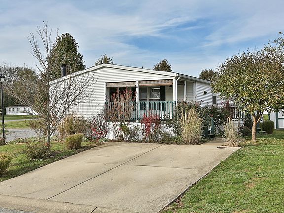 2nd image of 40 Harmony Ct