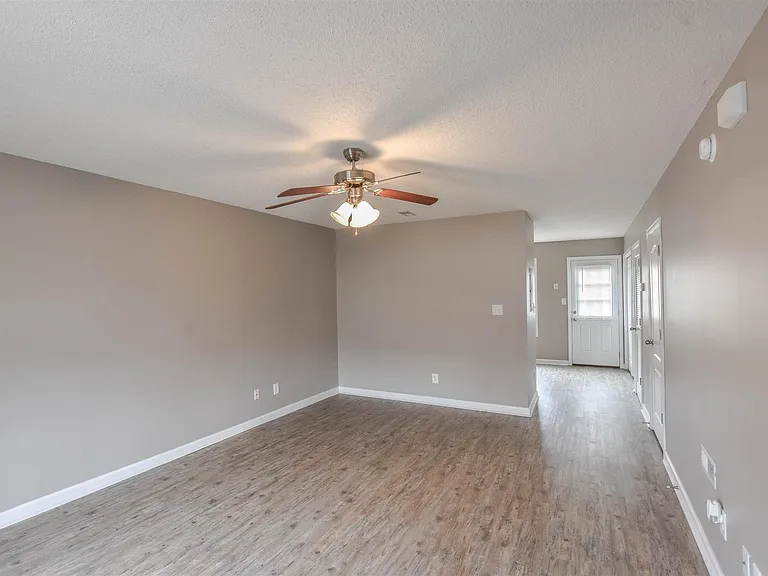 513 Patriot Park Ct #A — Photo 3