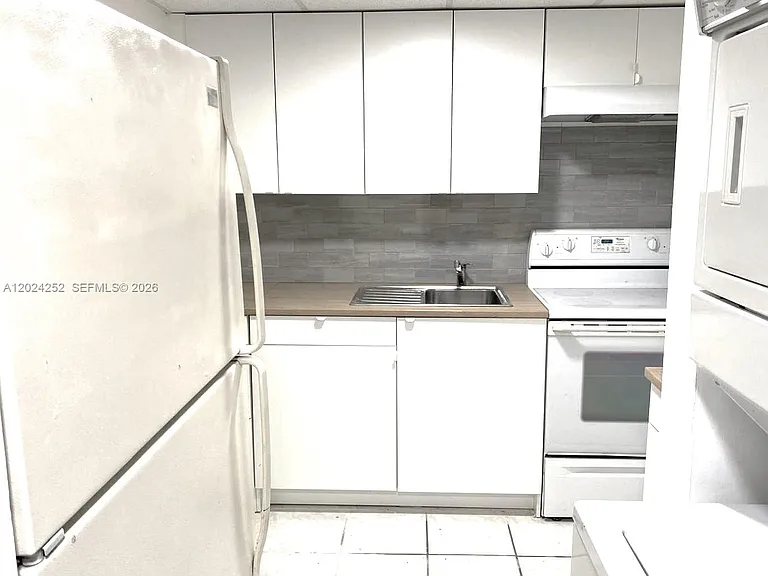 10000 NW 80th Ct #2225 — Photo 3