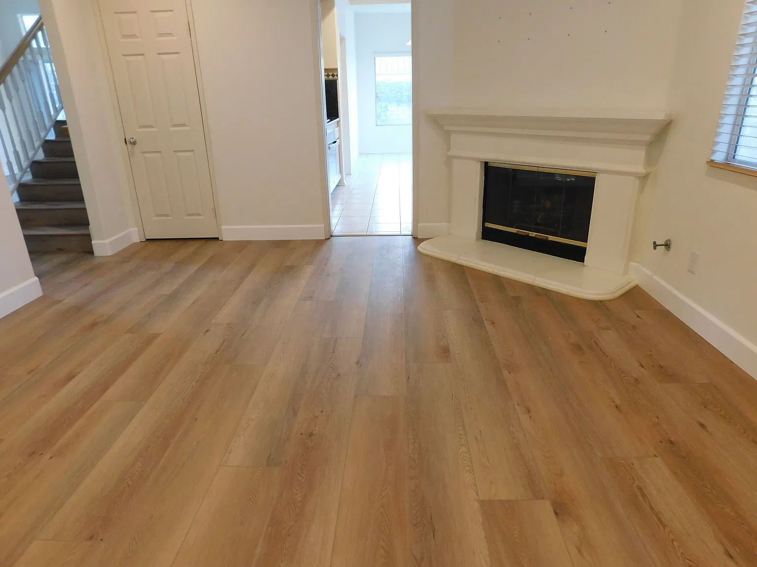3 bed, 2.5 bath, 1986 sqft, $4,600 — Photo 2
