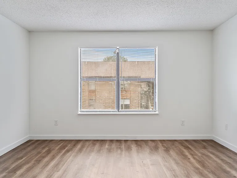 Southcreek Apartments — Photo 23