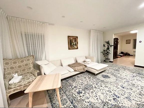 2nd image of 2601 Voorhies Ave