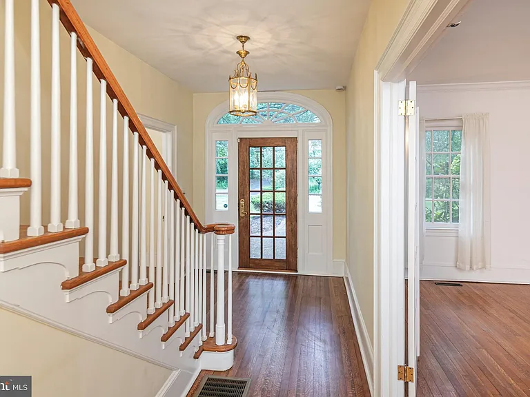 254 Jefferson Rd — Photo 4