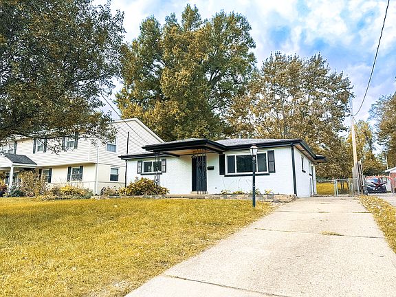 2nd image of 24 Sweetbriar Ave