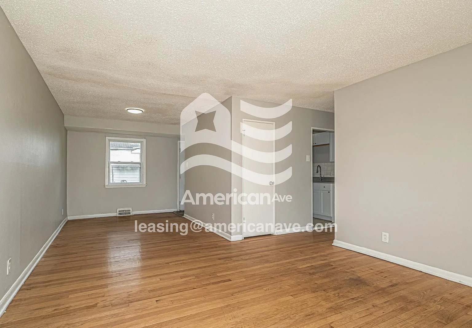 3 bed, 1.0 bath, 904 sqft, $1,215 — Photo 3