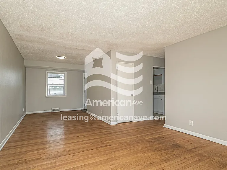 977570_002_living_room_3.jpg