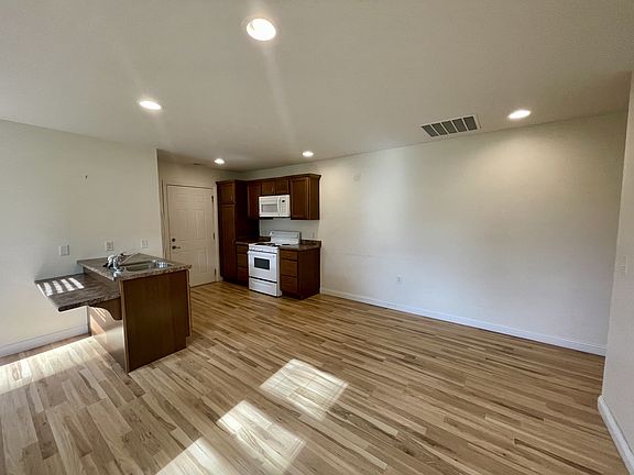 5th image of 1414 W Mulberry St #1