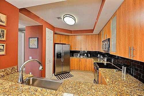 5th image of 2625 NE 14th Avenue #404