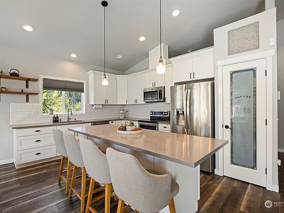 5th image of 18829 86th Drive NW