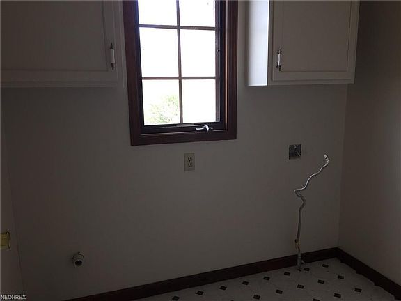 3rd image of 840 Forde Ave