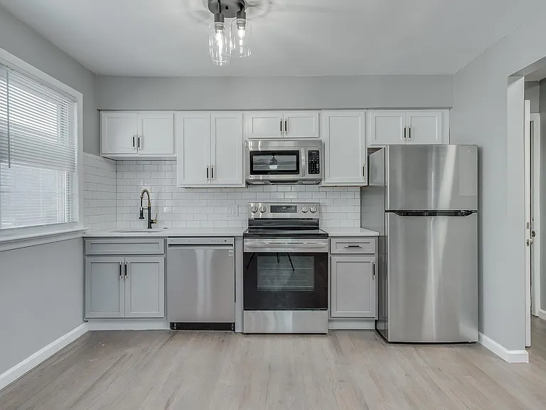 702 Motter Ave #2 — Photo 2