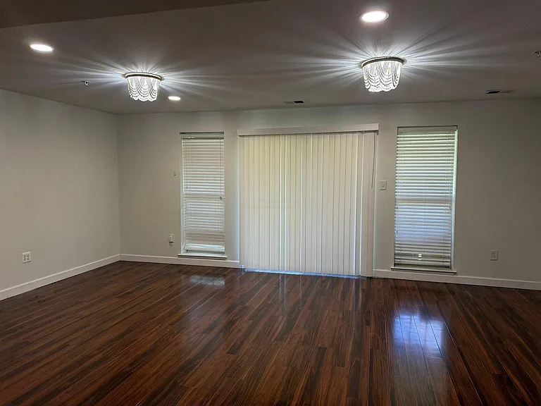 7581 Taunton Ct — Photo 36