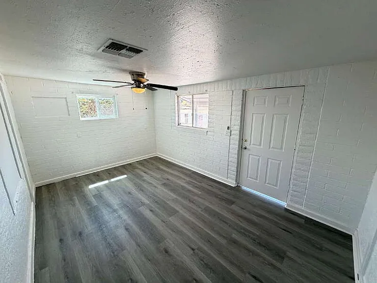 352 W Roosevelt Ave — Photo 4