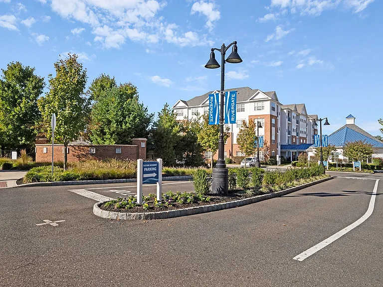 Rivergate Bordentown Waterfront — Photo 2