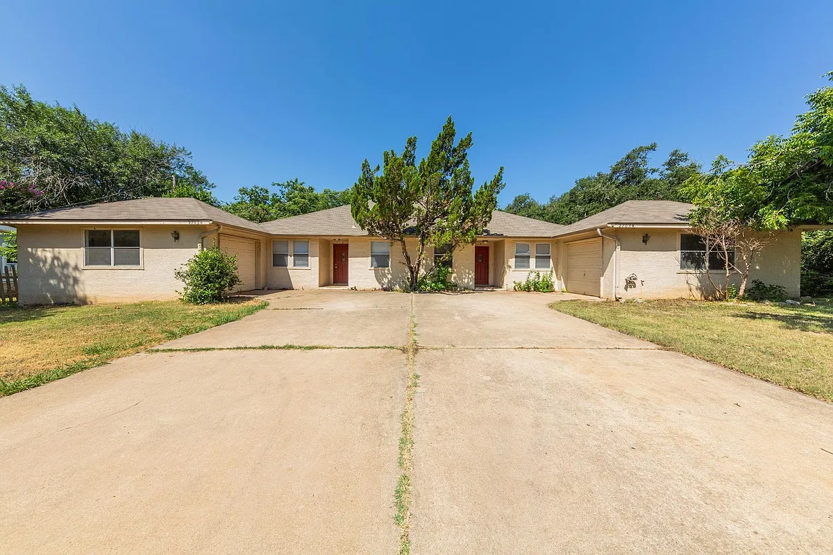 Building Photo - 2703 Cypress Ln #A