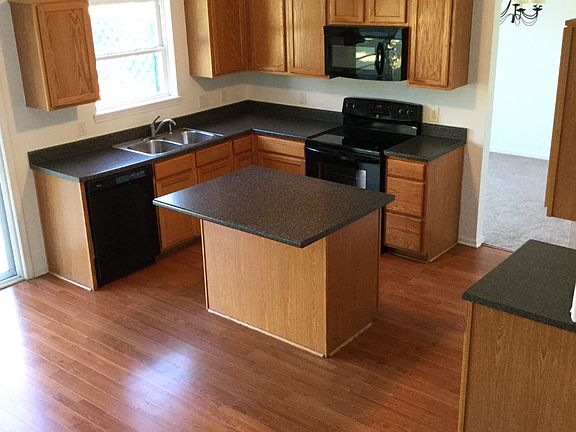 4th image of 12 Whisperwood Ct